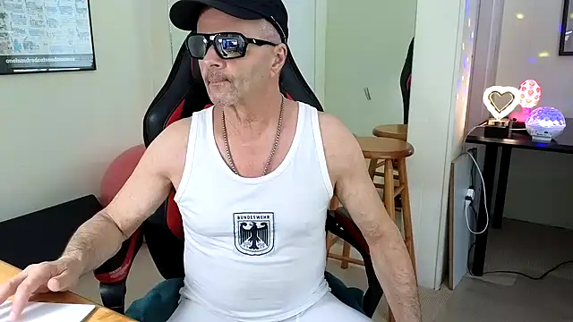 Snapshot of hotdadbod chatting on 01/24/25, 09:37 hotdadbod online show from 01/24/25, 09:37