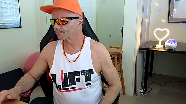 Snapshot of hotdadbod chatting on 03/07/25, 09:38 hotdadbod online show from 03/07/25, 09:38