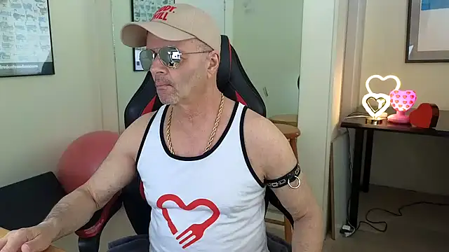 Snapshot of hotdadbod chatting on 03/16/25, 08:21 hotdadbod online show from 03/16/25, 08:21