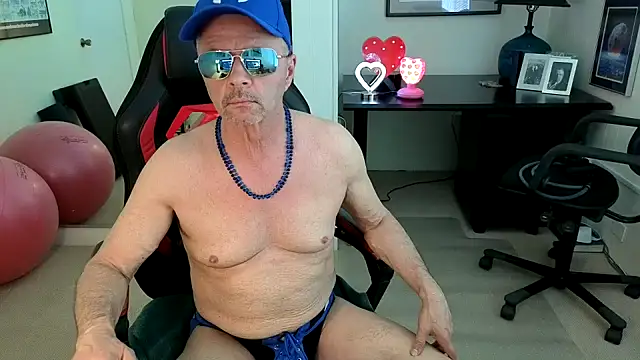 Snapshot of hotdadbod chatting on 09/19/25, 08:24 hotdadbod online show from 09/19/25, 08:24