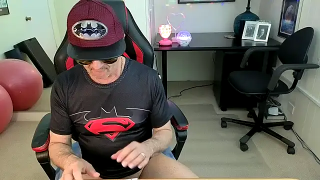 Snapshot of hotdadbod chatting on 09/08/25, 08:41 hotdadbod online show from 09/08/25, 08:41