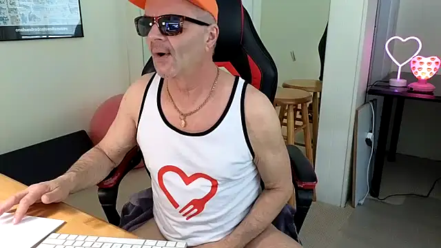 Snapshot of hotdadbod chatting on 01/29/25, 09:17 hotdadbod online show from 01/29/25, 09:17