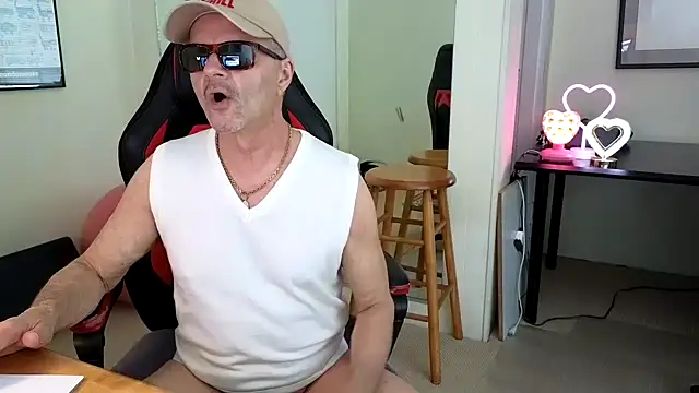 Snapshot of hotdadbod chatting on 01/31/25, 09:16 hotdadbod online show from 01/31/25, 09:16