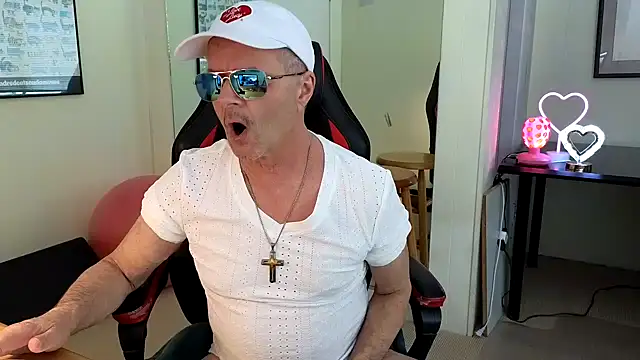 Snapshot of hotdadbod chatting on 02/03/25, 09:39 hotdadbod online show from 02/03/25, 09:39