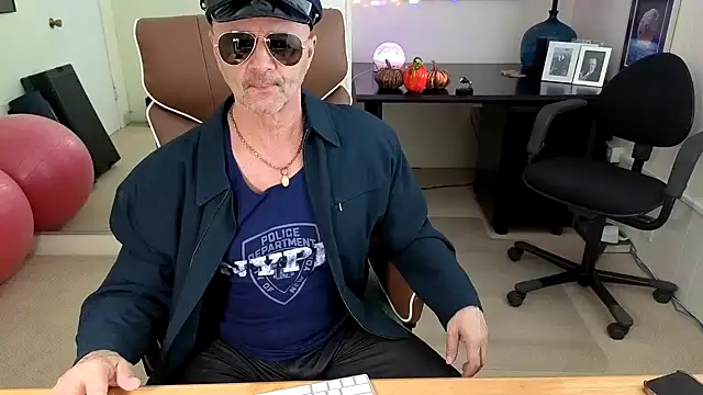 hotdadbod online show from 10/31/25, 08:38