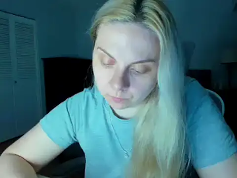 Laviora online show from 05/13/26, 03:57