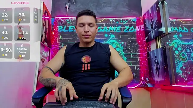 lucassimone  online show from 05/18/26, 04:07