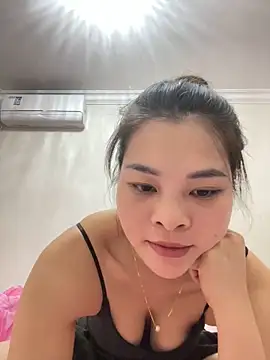 Snapshot of Lucky_xiao chatting on 06/16/26, 12:21 Lucky xiao online show from 06/16/26, 12:21