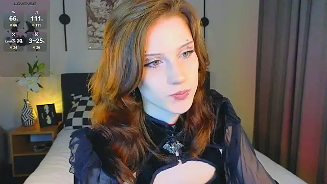 Snapshot of vampi_queen chatting on 05/29/26, 08:15 vampi queen online show from 05/29/26, 08:15