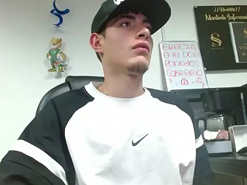 Snapshot of andylol330 chatting on 07/11/26, 07:41 andylol330 online show from 07/11/26, 07:41
