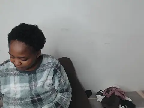 Snapshot of African_Busty chatting on 06/17/26, 10:36 African Busty online show from 06/17/26, 10:36