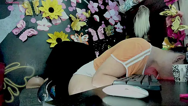 DirtyKhloy online show from 04/15/26, 09:04