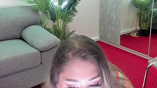 VivianneNicole online show from 05/17/26, 07:36