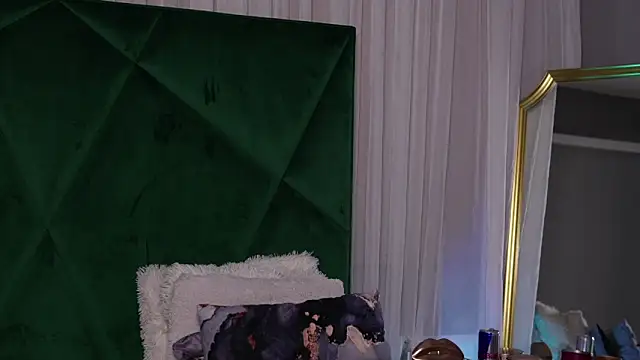 ScarletColesX online show from 05/21/26, 11:02