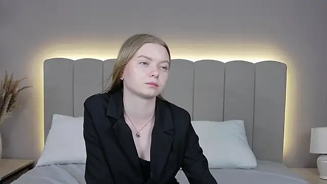 MadlenMelo online show from 05/18/26, 10:09