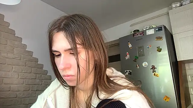 ZaraGuyette online show from 05/17/26, 06:13