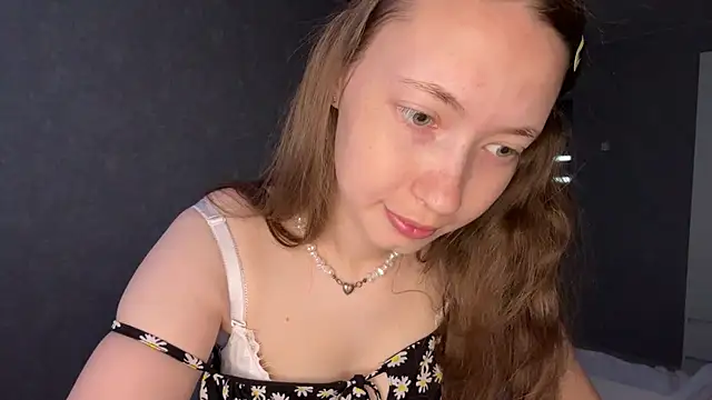 Snapshot of Emily_Mur_ chatting on 05/25/26, 05:07 Emily Mur online show from 05/25/26, 05:07