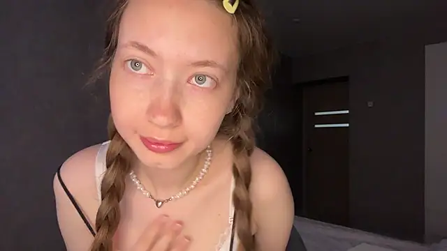 Snapshot of Emily_Mur_ chatting on 05/29/26, 05:02 Emily Mur online show from 05/29/26, 05:02