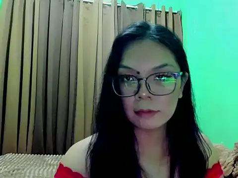 Snapshot of mamacitttaa chatting on 05/19/26, 11:39 mamacitttaa online show from 05/19/26, 11:39