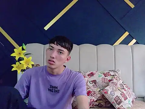 Snapshot of MichaelVasquex chatting on 05/25/26, 12:37 MichaelVasquex online show from 05/25/26, 12:37