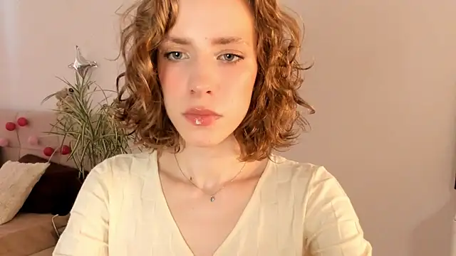 Snapshot of imogensy chatting on 06/15/26, 02:17 imogensy online show from 06/15/26, 02:17