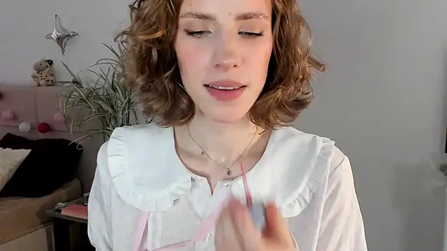 Snapshot of imogensy chatting on 06/07/26, 02:11 imogensy online show from 06/07/26, 02:11