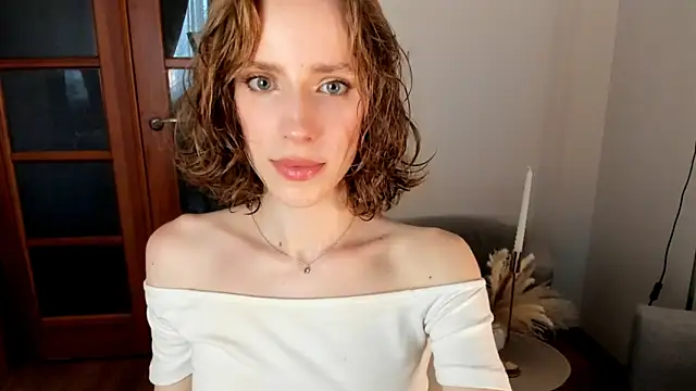 Snapshot of imogensy chatting on 06/19/26, 02:56 imogensy online show from 06/19/26, 02:56