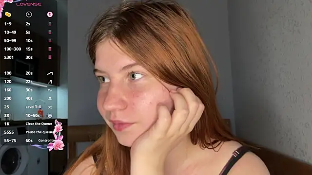Snapshot of EmmaLovelyBB chatting on 07/14/26, 12:33 EmmaLovelyBB online show from 07/14/26, 12:33