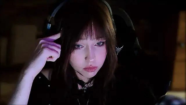 NoirEva online show from 05/13/26, 06:48