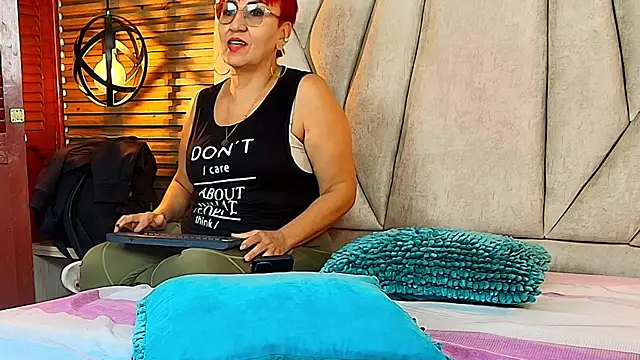 Snapshot of isabella_luxet chatting on 07/11/26, 12:38 isabella luxet online show from 07/11/26, 12:38