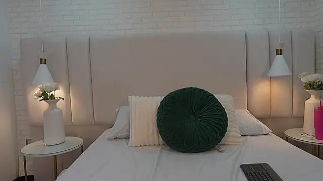 GabyJones  online show from 06/26/26, 12:22