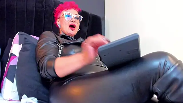 Snapshot of mistress_sandy chatting on 06/28/26, 08:04 mistress sandy online show from 06/28/26, 08:04