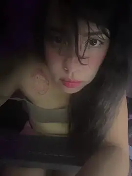 Snapshot of LiLuciana chatting on 07/05/26, 02:27 LiLuciana online show from 07/05/26, 02:27