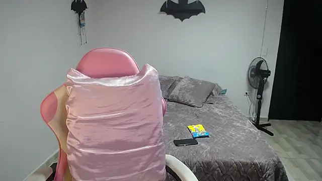 Snapshot of LiLuciana chatting on 07/02/26, 12:00 LiLuciana online show from 07/02/26, 12:00