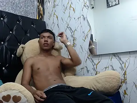lonjitas twink hot online show from 05/14/26, 07:44