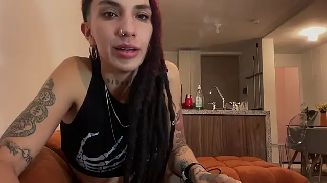 Snapshot of niah_11 chatting on 06/15/26, 02:12 niah 11 online show from 06/15/26, 02:12