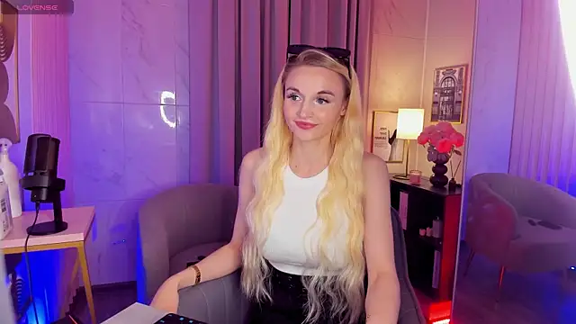 Mila  Lux online show from 05/25/26, 08:29