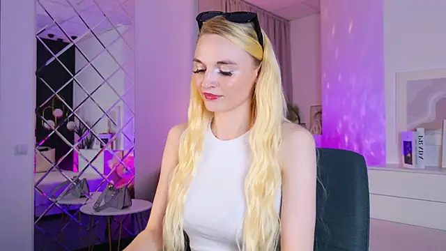 Mila  Lux online show from 05/29/26, 08:26