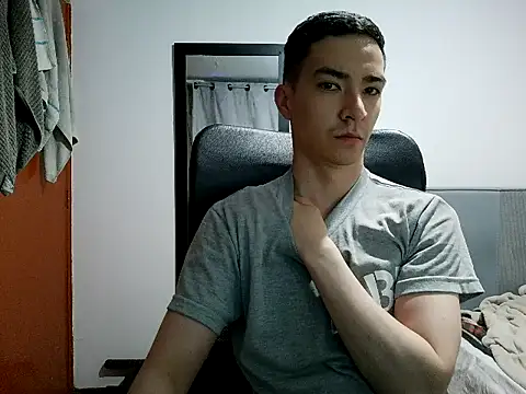 Snapshot of Dan_Hottie chatting on 05/14/26, 02:41 Dan Hottie online show from 05/14/26, 02:41