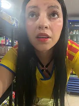Snapshot of Miel_rousse chatting on 06/18/26, 06:12 Miel rousse online show from 06/18/26, 06:12