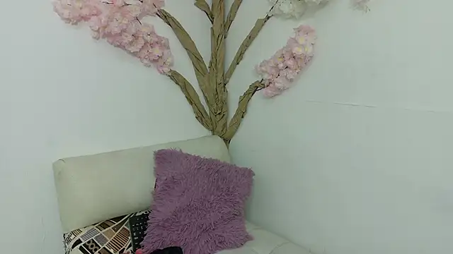 Snapshot of Laura__Castillo_ chatting on 06/10/26, 12:28 Laura Castillo online show from 06/10/26, 12:28