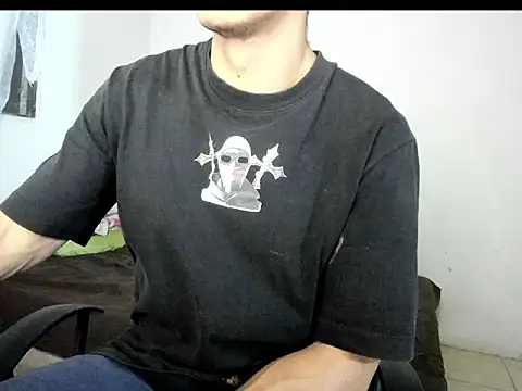 Snapshot of aquiles04 chatting on 06/04/26, 02:16 aquiles04 online show from 06/04/26, 02:16
