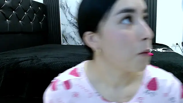 Snapshot of MiaReinig09 chatting on 07/07/26, 01:41 MiaReinig09 online show from 07/07/26, 01:41