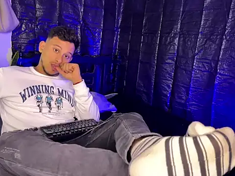 kyzian online show from 05/24/26, 02:11