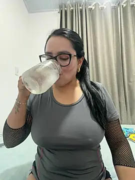 Snapshot of rousee69_ chatting on 06/21/26, 10:59 rousee69 online show from 06/21/26, 10:59