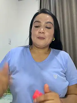 Snapshot of rousee69_ chatting on 05/30/26, 05:03 rousee69 online show from 05/30/26, 05:03