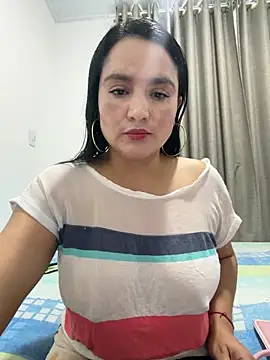 Snapshot of rousee69_ chatting on 06/05/26, 10:48 rousee69 online show from 06/05/26, 10:48