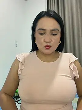 Snapshot of rousee69_ chatting on 05/29/26, 04:40 rousee69 online show from 05/29/26, 04:40