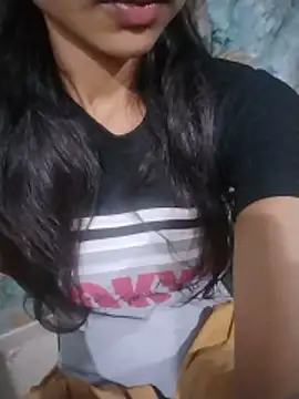 Snapshot of neha_singh0 chatting on 06/03/26, 05:06 neha singh0 online show from 06/03/26, 05:06
