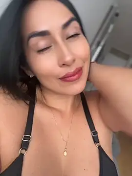 Snapshot of areviklusine1 chatting on 04/23/26, 12:29 areviklusine1 online show from 04/23/26, 12:29